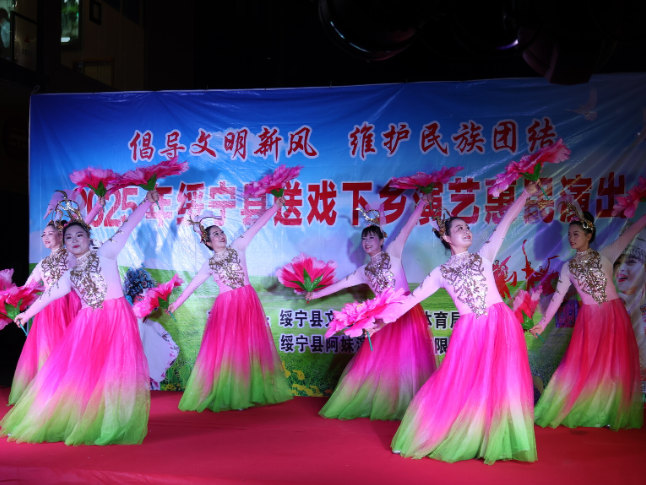 绥宁：双节“送戏下乡”开演 惠民好戏暖人心