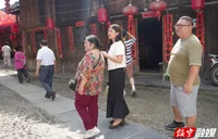 国庆红色热潮涌动 绥宁寨市古镇成热门打卡地