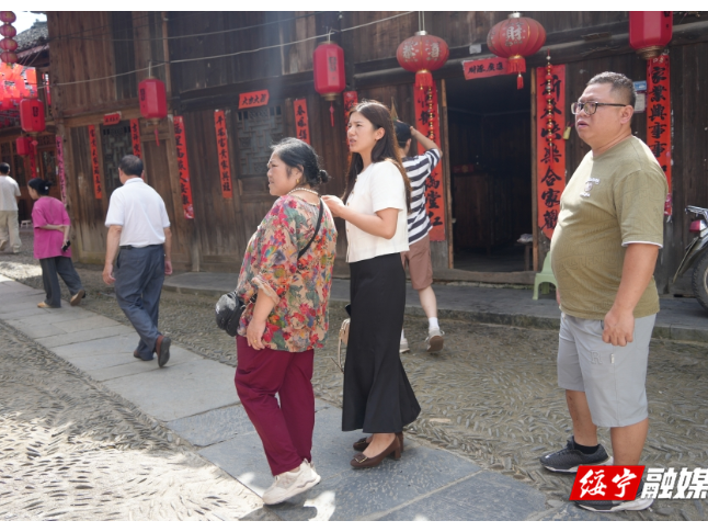 国庆红色热潮涌动 绥宁寨市古镇成热门打卡地