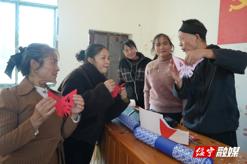 绥宁县“三区”人才下乡送技艺暖民心