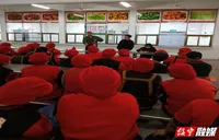 绥宁二中举行食堂工作人员消防安全培训