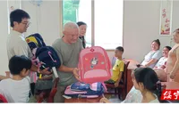 邵阳市关工委为大安源村70多名孩子送来爱心文具