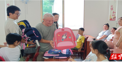 邵阳市关工委为大安源村70多名孩子送来爱心文具