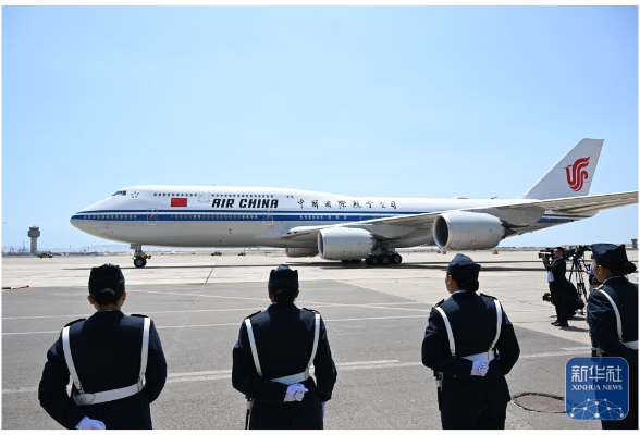 高清大圖丨習(xí)近平主席抵達(dá)秘魯 受到熱烈歡迎