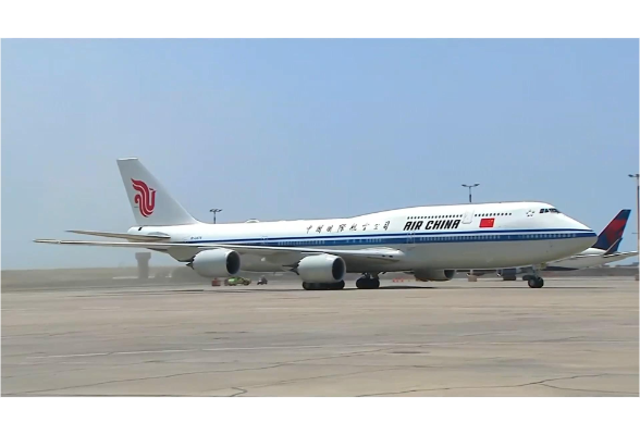 習(xí)近平抵達(dá)利馬出席亞太經(jīng)合組織第三十一次領(lǐng)導(dǎo)人非正式會(huì)議并對(duì)秘魯進(jìn)行國(guó)事訪(fǎng)問(wèn)