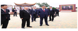 习近平同俄罗斯总统普京共同参观“传承中俄世代友好 树立大国关系典范”图片展