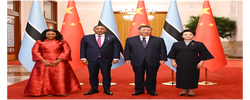 习近平同博茨瓦纳总统博科会谈