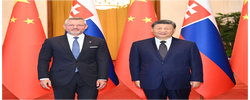 习近平同斯洛伐克总统佩列格里尼会谈
