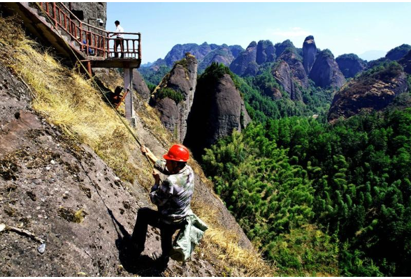 崀山景區：“中國好人”劉鋒冒險撿回游客手機