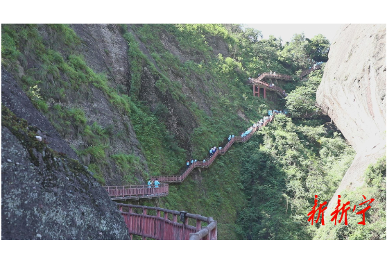 崀山迎来千名湘中学子研学