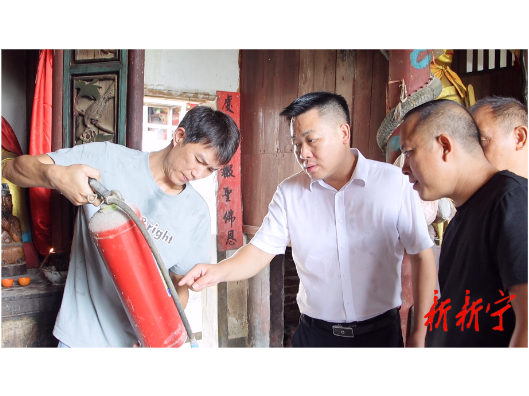 杨云龙到宗教活动场所检查安全生产工作