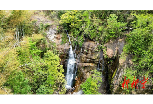 崀山深冲：深山藏飞瀑 春景醉游人