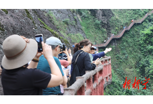 崀山景区迎来大型香港旅游团