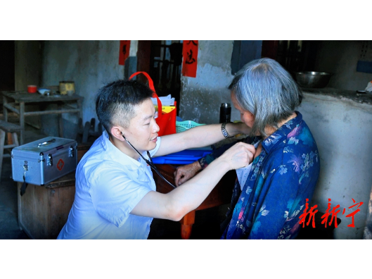 文明花开耀邵阳 全国文明家庭 · 陈建军家庭：坚守医者仁心，传承大爱家风