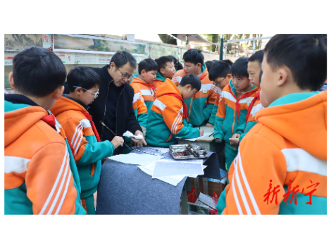 我县解放小学举办“中国传世名画校园新年展”