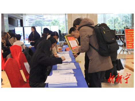 聚焦两会：政协委员今日报到