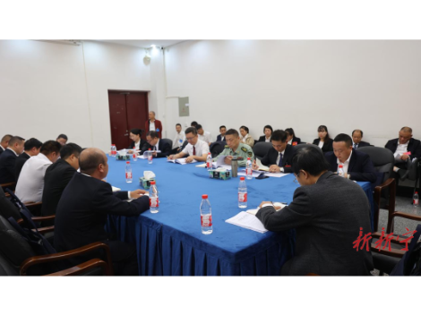 新宁县第十九届人民代表大会第一次会议进行第五次分代表团讨论
