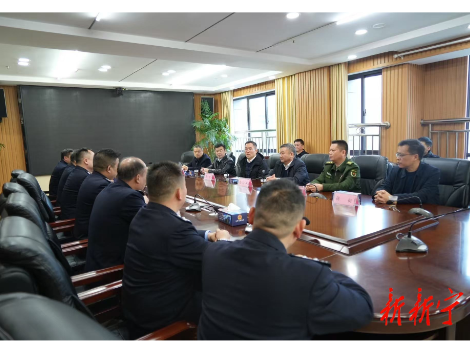 邓涛看望慰问一线工作人员