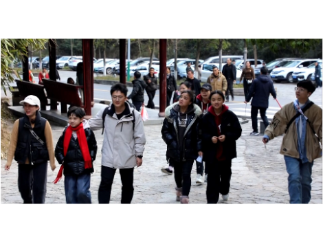 【新春走基层】崀山：登高祈福迎新春