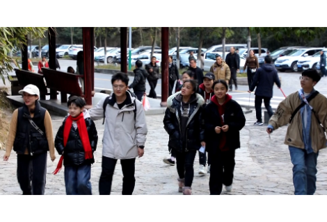 【新春走基层】崀山：登高祈福迎新春