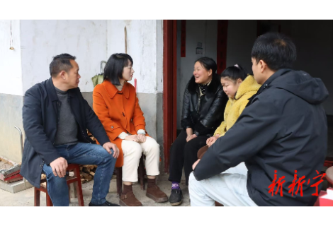 唐基俊走访慰问“全国最美家庭”和困难群众