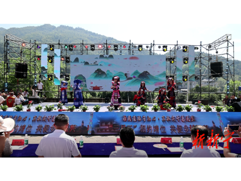 我县举行“三月三”看笑岩系列民俗活动