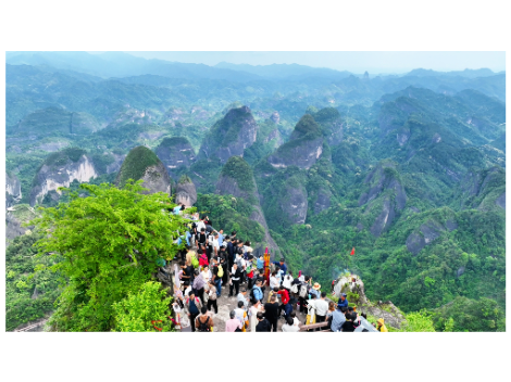 韩国游客畅游崀山 沉醉山水美食与民俗文化