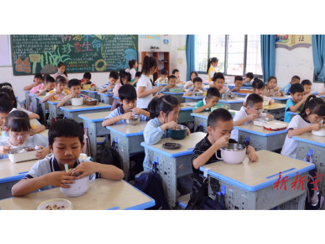 藕塘小学食堂焕新升级 近4000名师生乐享“暖心餐”