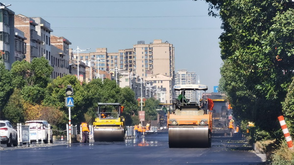 县公路建设养护中心: 全力推进衡山大道中修工程.jpg 县公路建设养护中心: 全力推进衡山大道中修工程.jpg