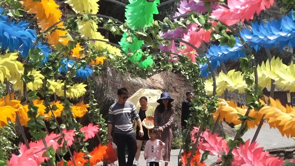【非凡十年●我们的新时代】衡山:旅游兴衡 彰显红色魅力4.jpg 【非凡十年●我们的新时代】衡山:旅游兴衡 彰显红色魅力4.jpg