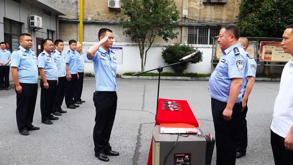 12辆新警车“上岗”  护航麇城再添新力量2.png