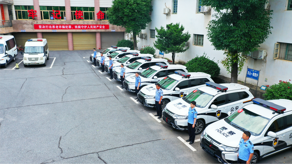 12辆新警车“上岗”  护航麇城再添新力量1小.png