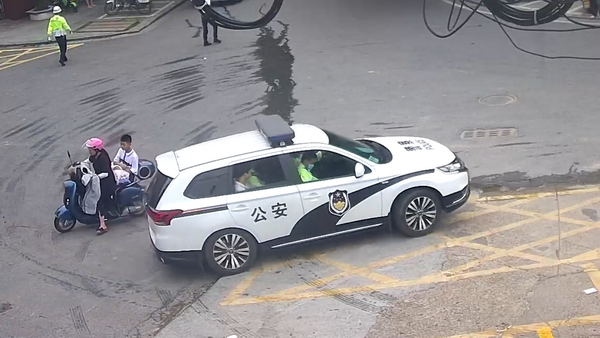 小迷糊”走错高考考场 衡山交警5分钟紧急送考1.png