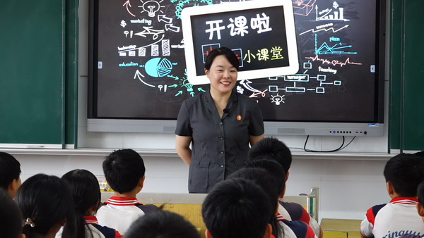 山法“小课堂”进校园 护航青春助成长1.jpg 山法“小课堂”进校园 护航青春助成长1.jpg