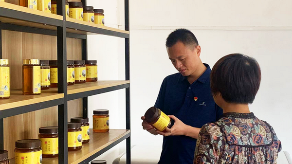 【万雁入乡】  李天逸：致力产业发展 做会抓经济的基层干部2.png
