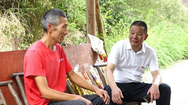 【人大代表风采】 刘晓阳：乡村文化旅游能人 带领乡亲吃上“旅游饭”2.jpg