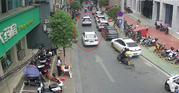 【平安衡山建设】 十分钟!警车开道 护送出血孕妇紧急就医4.jpg 【平安衡山建设】 十分钟!警车开道 护送出血孕妇紧急就医4.jpg
