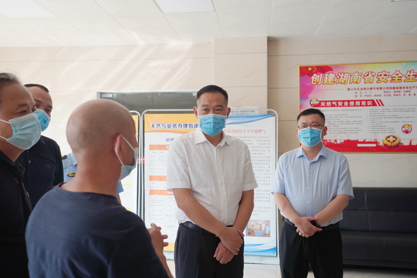 段晓赛走访慰问中秋假期坚守岗位一线工作人员2.jpg 段晓赛走访慰问中秋假期坚守岗位一线工作人员2.jpg