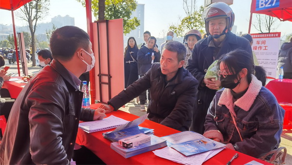 招聘会2.jpg