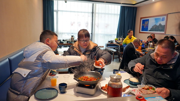 衡山：“春节档”回暖！餐饮行业迎客流高峰2.JPG