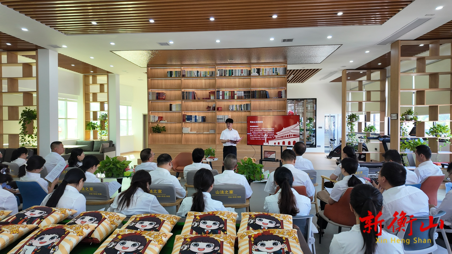 衡山县人民法院：一场沉浸式读书分享 一次新老党员的对话