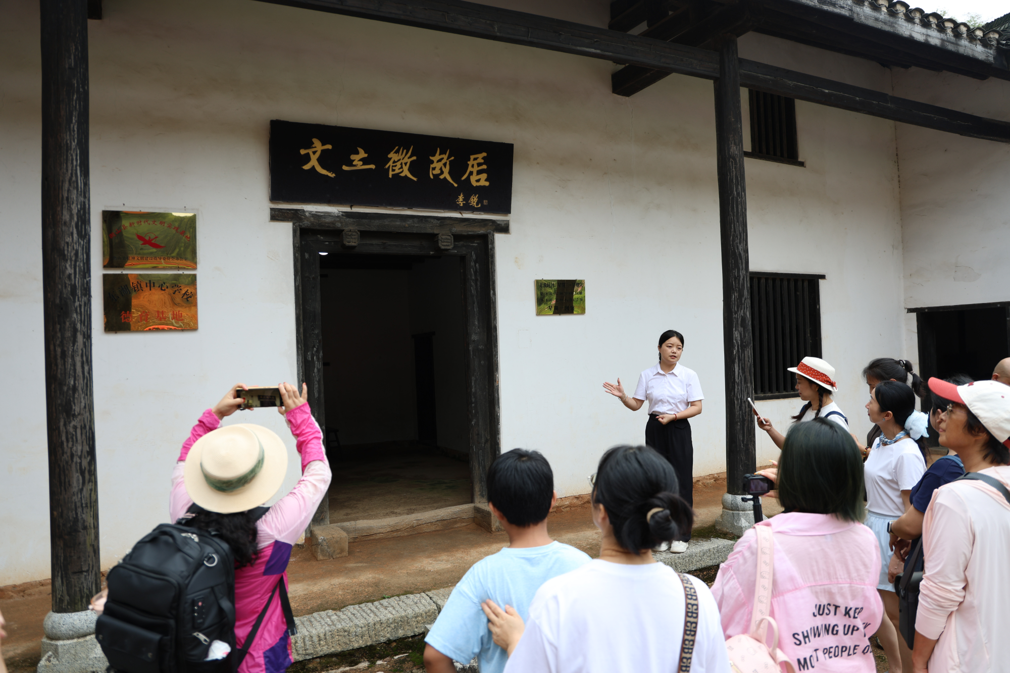 聚焦红色山水，定格溪谷之美——湘潭县摄影家协会走进我县东湖镇采风