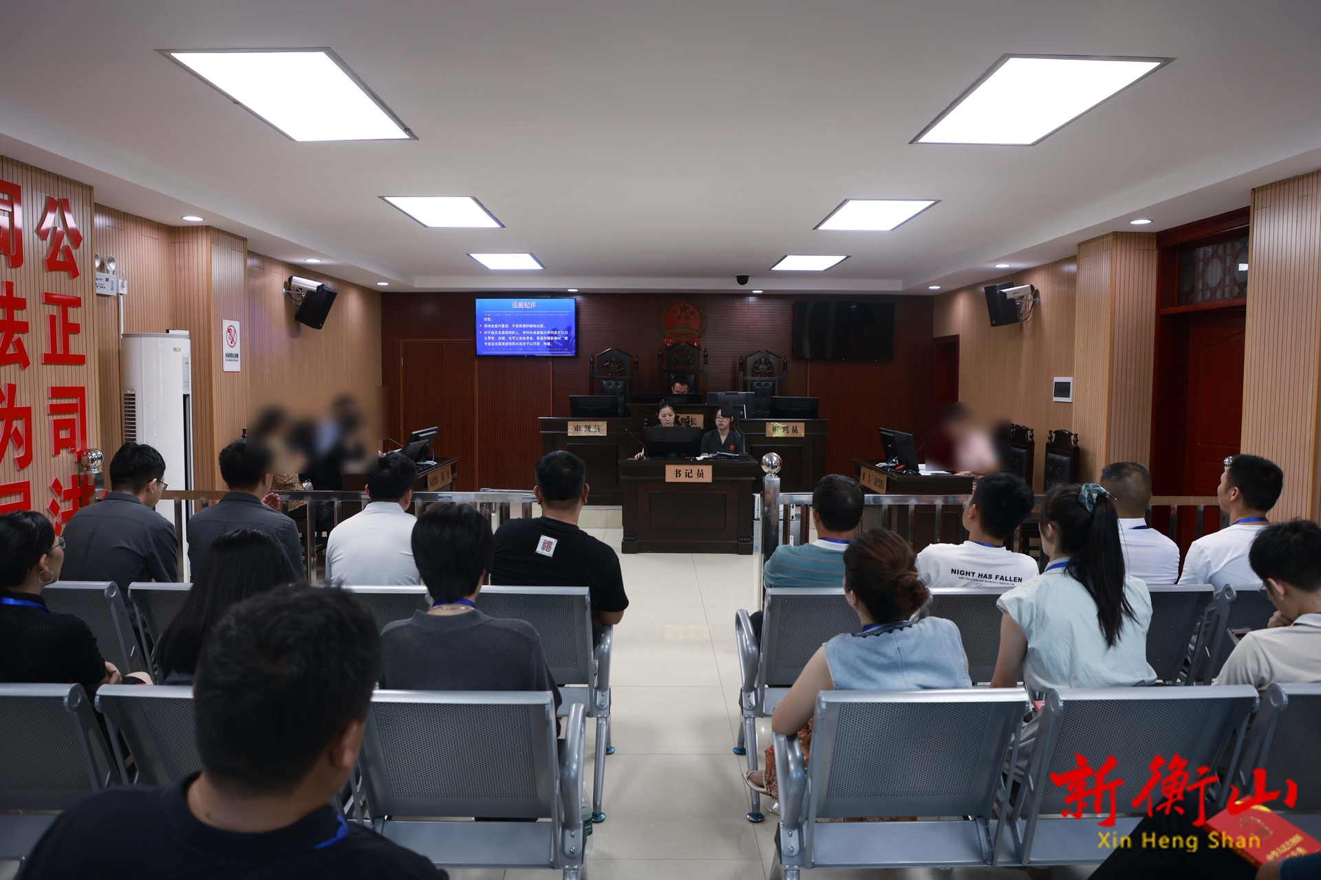 衡山县人民法院新桥法庭开展“公开庭审＋普法宣传”法治宣传活动