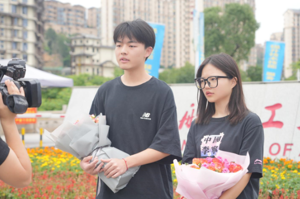 “这只是举手之劳！” ——张家界航空工业职业技术学院两名学子街头救助受伤老人