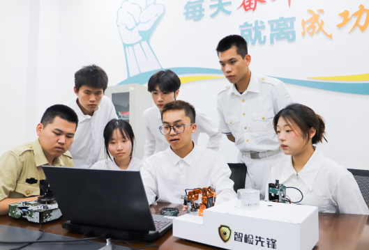 聚焦2025湖南职教周|湖南汽车工程职业大学：以“行业痛点”铸就“创业亮点”