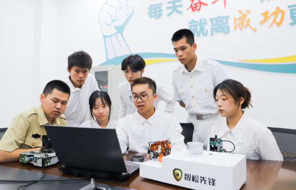 聚焦2025湖南职教周|湖南汽车工程职业大学：以“行业痛点”铸就“创业亮点”