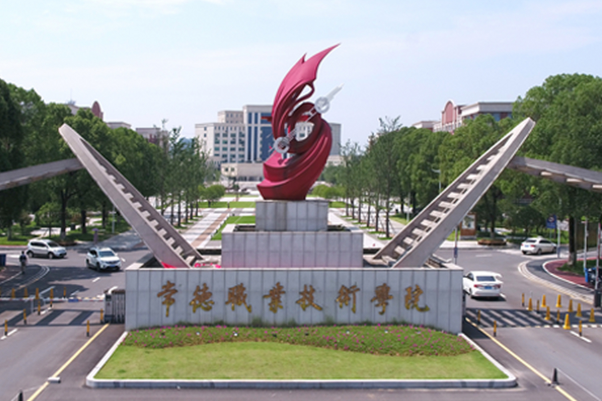 馆长荐书|陈平华：为生活做减法，为思想做加法——荐读《瓦尔登湖》一书