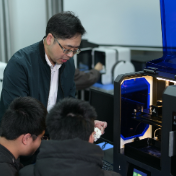 “数控刀锋”上刻写“师者担当”——湖南网络工程职业学院教师谭赞武的教育故事