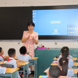 2021年湖南教书育人楷模石灵芝：为学生写下140余万字“情书”