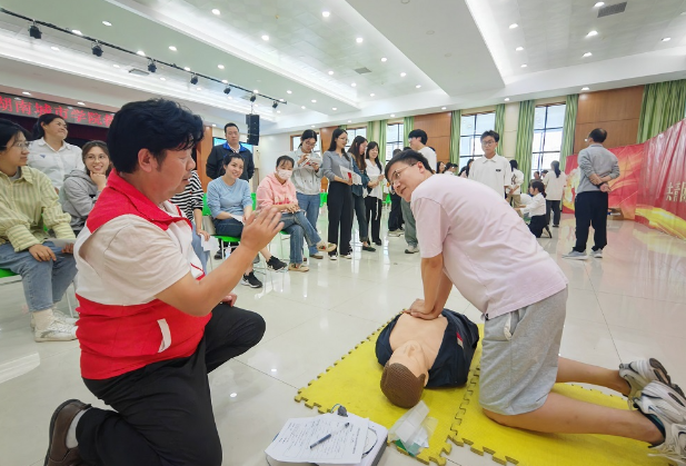 “救命神器”进校园 湖南城市学院开展应急救护培训